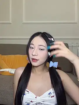 Snapshot of shishi0688 chatting on May 14, 2:14 pm shishi0688 online show from May 14, 2:14 pm