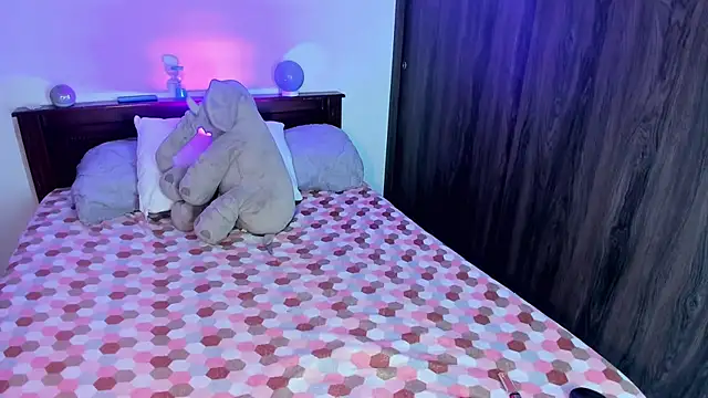 Flora Minx online show from October 29, 1:48 am