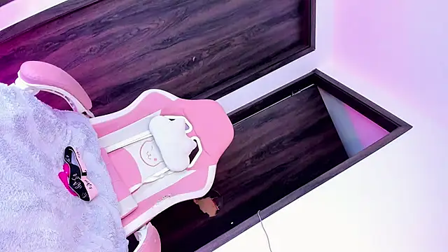 Flora Minx online show from November 11, 10:32 am