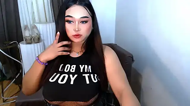 Snapshot of Lilly-lou chatting on February 4, 4:13 pm Lilly-lou online show from February 4, 4:13 pm