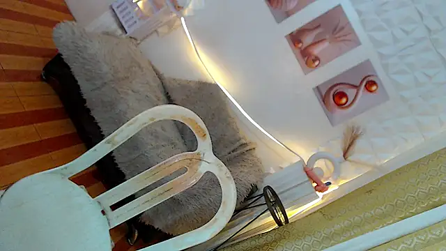 Lilly-lou online show from May 5, 4:48 am