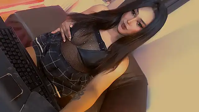 Lilly-lou online show from November 20, 5:08 am