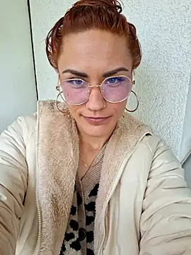 Snapshot of SlimBellaa chatting on October 21, 11:09 am SlimBellaa online show from October 21, 11:09 am