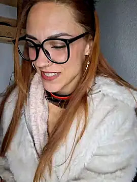 Snapshot of SlimBellaa chatting on October 18, 9:39 pm SlimBellaa online show from October 18, 9:39 pm