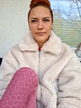 Snapshot of SlimBellaa chatting on October 31, 11:40 am SlimBellaa online show from October 31, 11:40 am