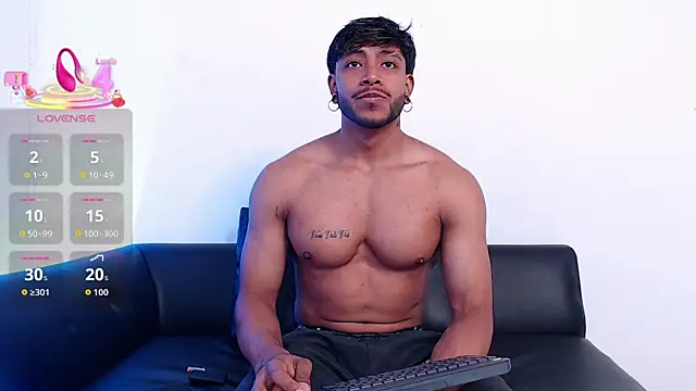 Snapshot of Troyy_lee1 chatting on November 10, 3:44 am Troyy lee1 online show from November 10, 3:44 am