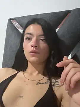 Snapshot of LiaCollings chatting on November 25, 11:43 am LiaCollings online show from November 25, 11:43 am