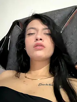 LiaCollings online show from December 14, 1:49 pm