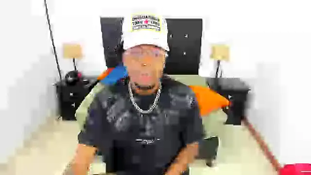 Snapshot of maikol_monstercock chatting on October 10, 2:12 am maikol monstercock online show from October 10, 2:12 am