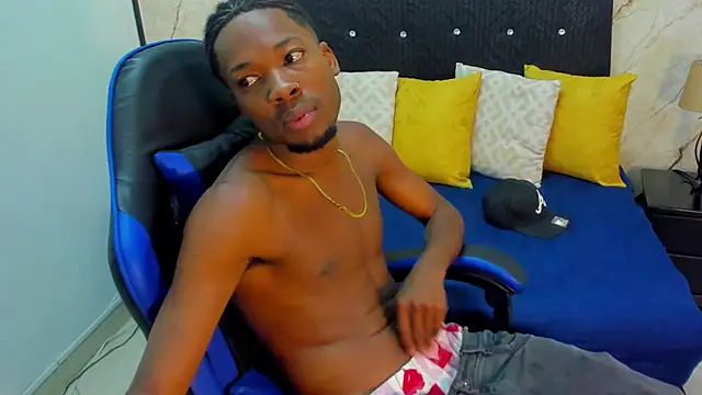 Snapshot of maikol_monstercock chatting on November 5, 2:25 am maikol monstercock online show from November 5, 2:25 am