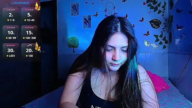 Snapshot of emily_cooper_t chatting on June 8, 12:27 am emily cooper t online show from June 8, 12:27 am
