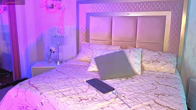 AlanaOdison online show from October 31, 8:05 pm