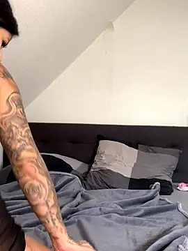 Snapshot of mrskarmaa chatting on December 14, 2:22 pm mrskarmaa online show from December 14, 2:22 pm