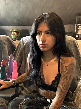 Snapshot of mrskarmaa chatting on October 31, 2:13 pm mrskarmaa online show from October 31, 2:13 pm