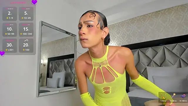 Layla Mackenzie online show from November 13, 4:05 am