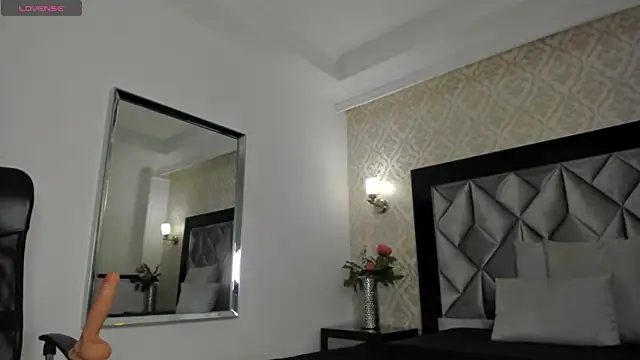 Layla Mackenzie online show from September 27, 2:07 am