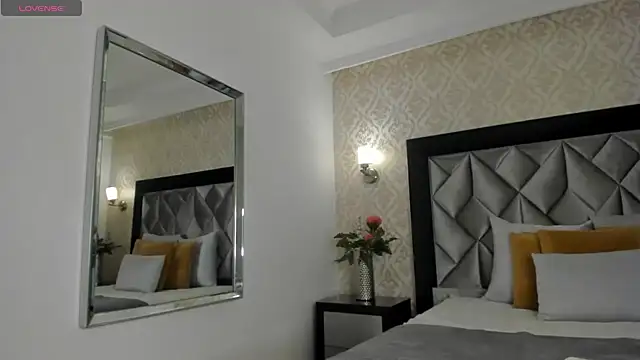 Layla Mackenzie online show from October 13, 12:45 am