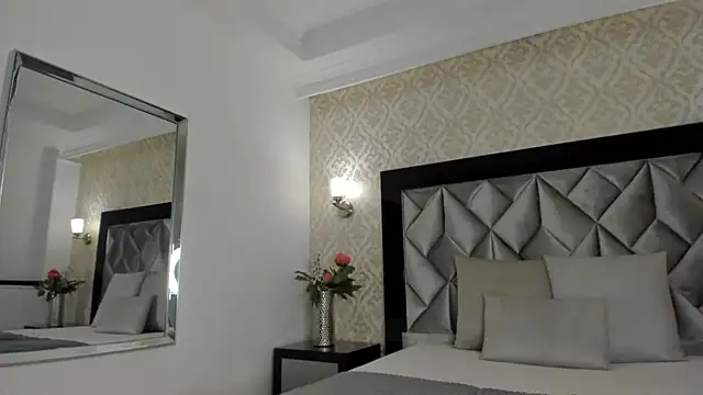 Layla Mackenzie online show from September 19, 2:59 am