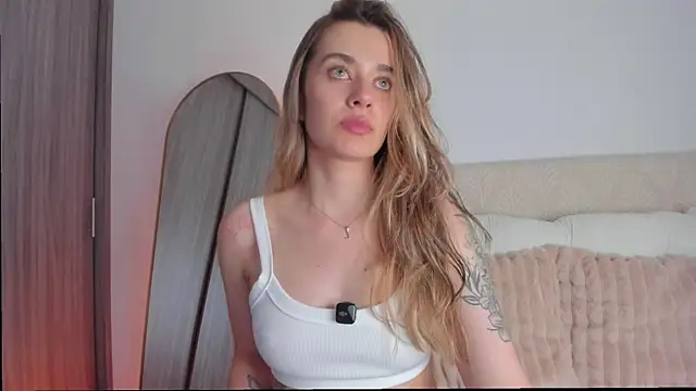 Snapshot of MissLana77 chatting on July 25, 1:13 am MissLana77 online show from July 25, 1:13 am