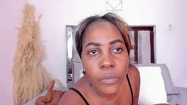 Snapshot of Emilly_roaa chatting on November 21, 8:41 pm Emilly roaa online show from November 21, 8:41 pm