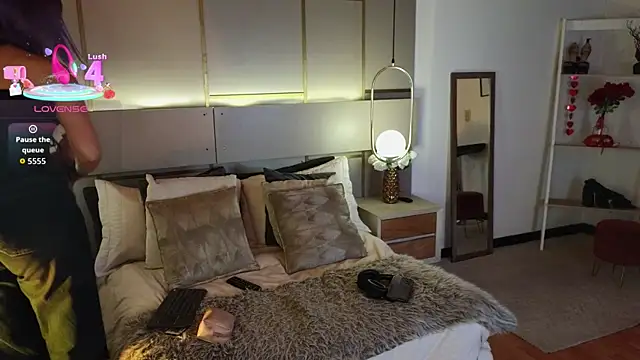 Lina Montclair online show from March 31, 7:27 pm