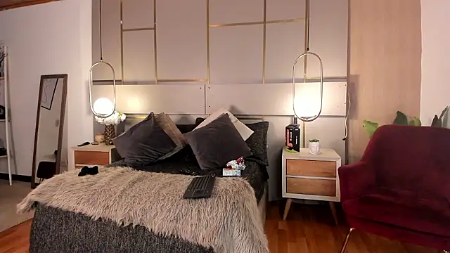 Lina Montclair online show from February 24, 7:26 pm