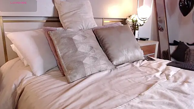 Snapshot of Lina_Montclair chatting on November 5, 7:28 pm Lina Montclair online show from November 5, 7:28 pm