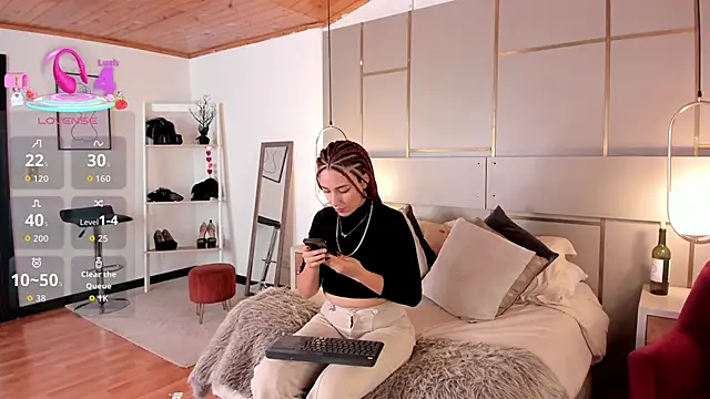 Lina Montclair online show from March 4, 7:43 pm