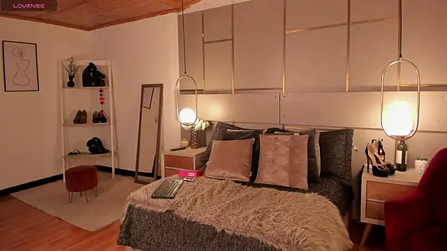 Lina Montclair online show from January 14, 6:22 pm