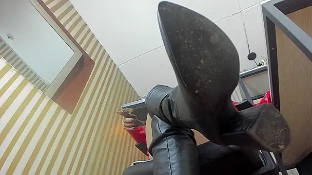 Scarlett Barnes online show from March 26, 12:25 pm