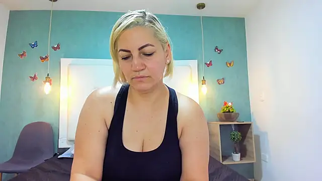 Snapshot of Heidy_milf chatting on September 23, 8:27 pm Heidy milf online show from September 23, 8:27 pm