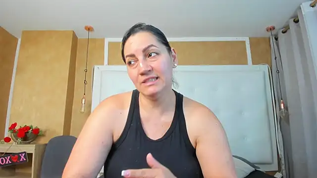 Snapshot of Heidy_milf chatting on July 21, 8:21 pm Heidy milf online show from July 21, 8:21 pm