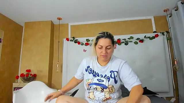Heidy milf online show from March 20, 7:59 pm
