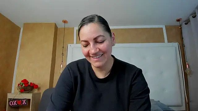 Snapshot of Heidy_milf chatting on June 19, 8:58 pm Heidy milf online show from June 19, 8:58 pm