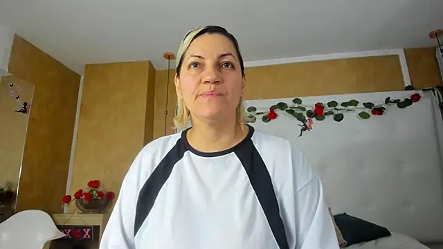 Heidy milf online show from March 28, 8:32 pm