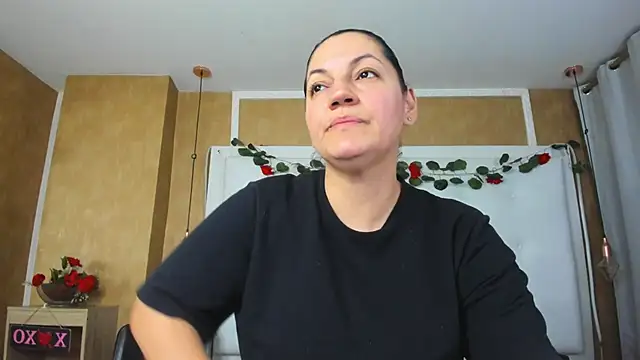 Heidy milf online show from May 22, 8:29 pm
