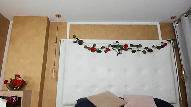 Heidy milf online show from May 8, 8:34 pm