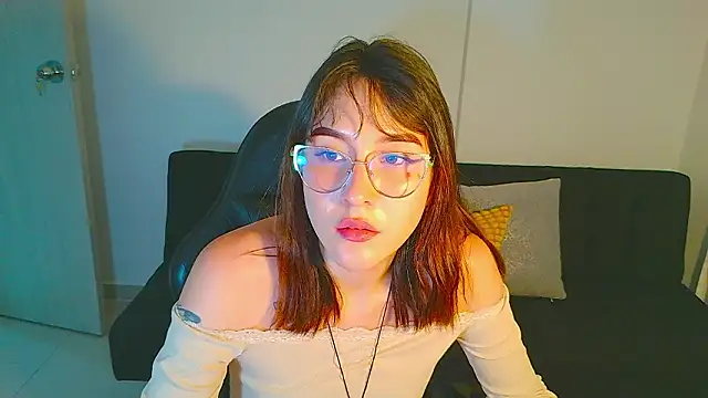 Yulienneg online show from February 25, 12:00 am