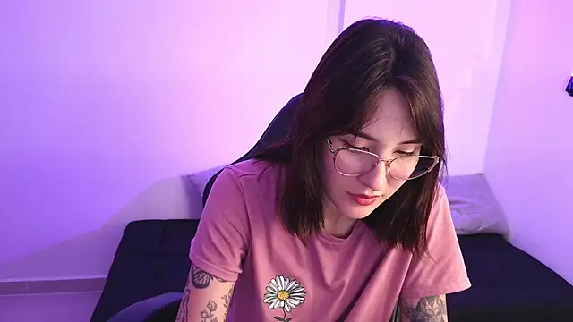 Yulienneg online show from November 20, 3:40 am