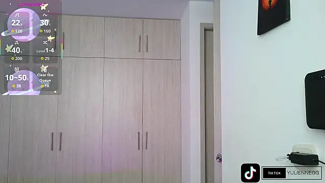 Yulienneg online show from October 29, 8:08 pm