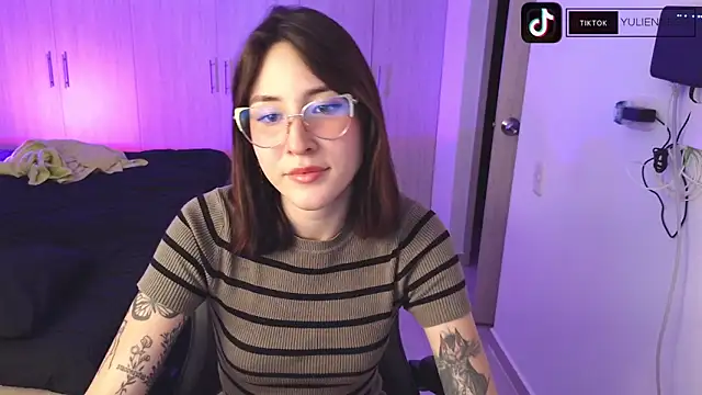 Yulienneg online show from November 9, 1:31 am