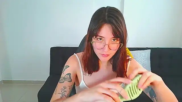 Yulienneg online show from February 15, 10:30 pm