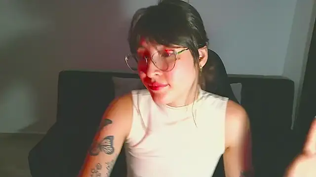 Yulienneg online show from April 29, 1:10 am
