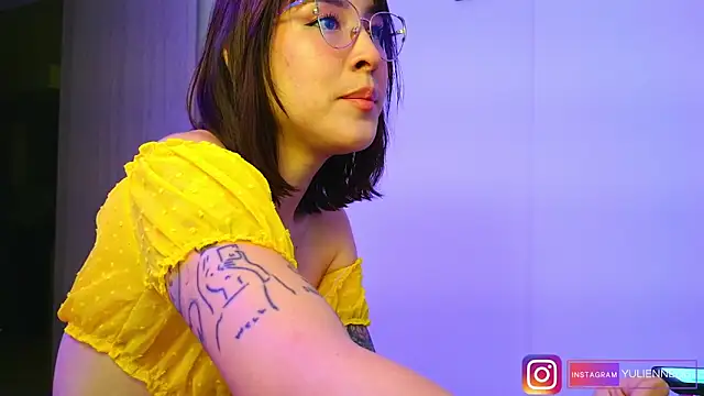 Yulienneg online show from October 3, 12:03 am