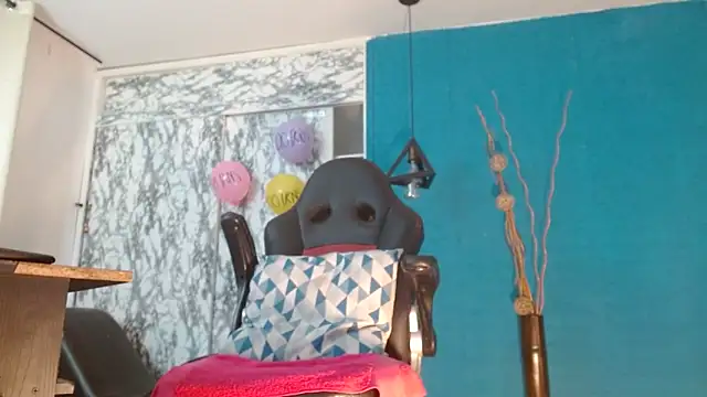 hanna mooreee online show from April 9, 7:09 pm