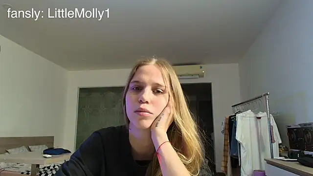 littlemolly11 online show from September 30, 11:05 am