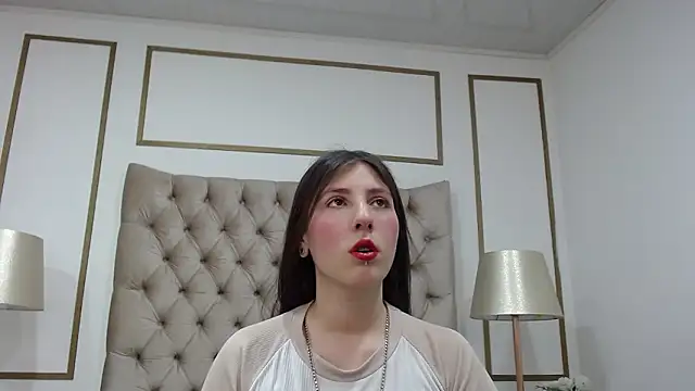 ScarlettRox online show from March 6, 8:15 pm