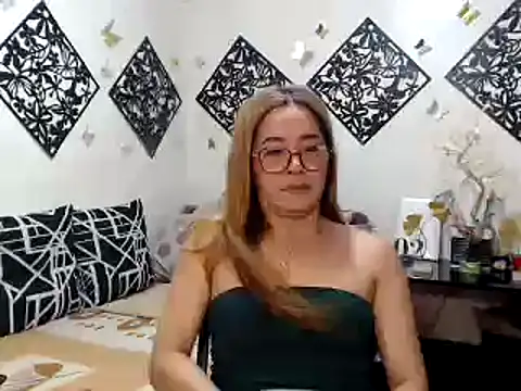Snapshot of TheMISTRESSx69 chatting on June 19, 11:09 pm TheMISTRESSx69 online show from June 19, 11:09 pm