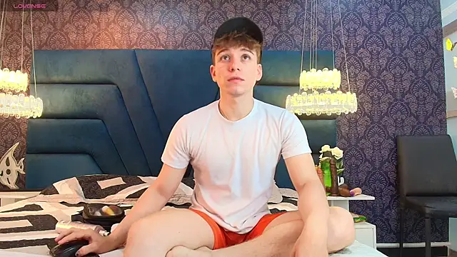 TaylerWhite online show from December 21, 11:56 am