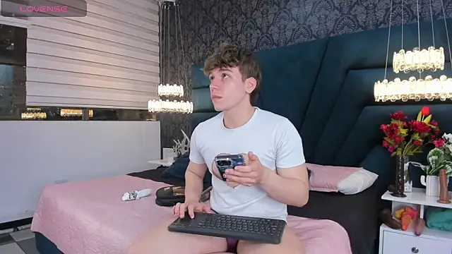 TaylerWhite online show from February 20, 11:34 am